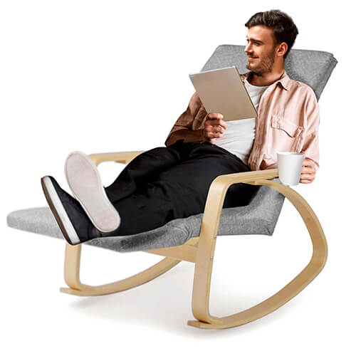 Un moment de relaxare într-un fotoliu confortabil